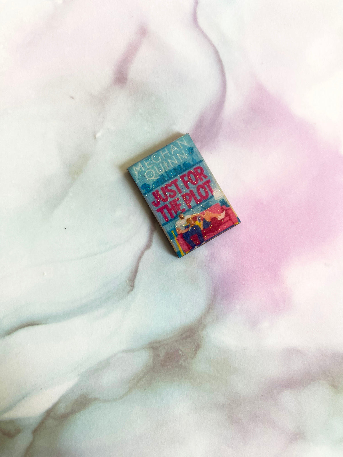 Quinn Book Pin