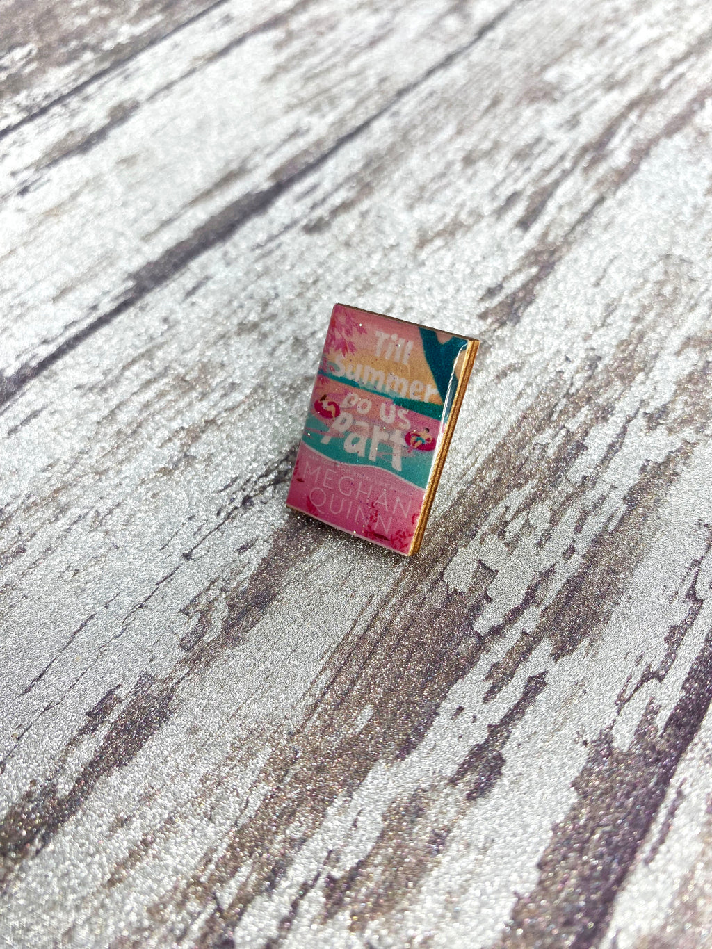 Quinn Book Pin