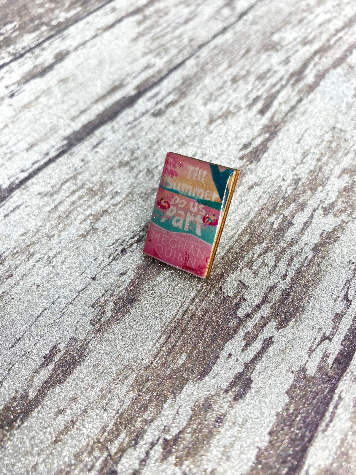 Quinn Book Pin