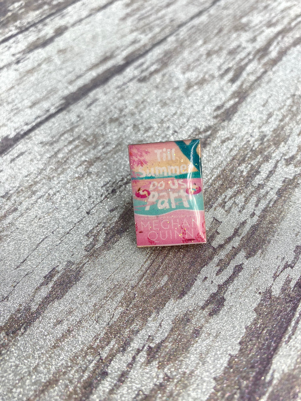 Quinn Book Pin